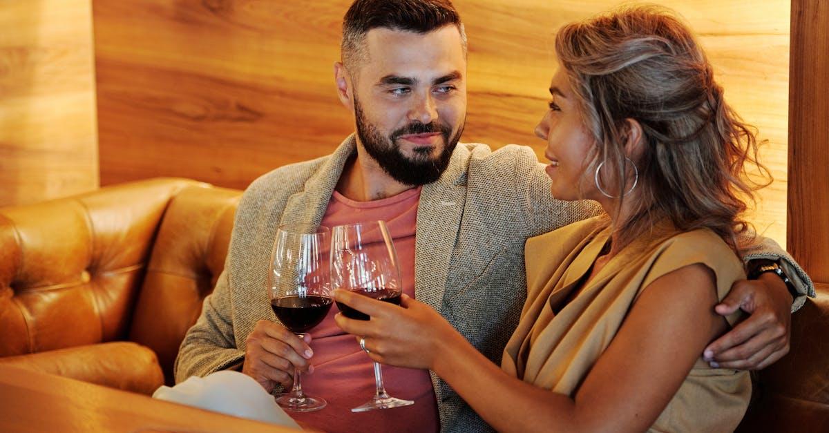 Romantyczna randka w prostym wydaniu: outfity, które zachwycą bez wysiłku