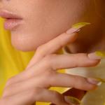 Efekt żelków na ustach, paznokciach i skórze: odkryj najsłodszy trend beauty sezonu