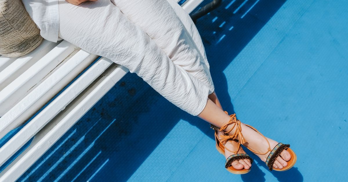 Rzymianki na lato w roli głównej: 10 looków od plaży po wieczorne wyjście