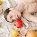 Nakarm swoją skórę: dieta, która rozpędza jej metabolizm i wydobywa naturalny blask